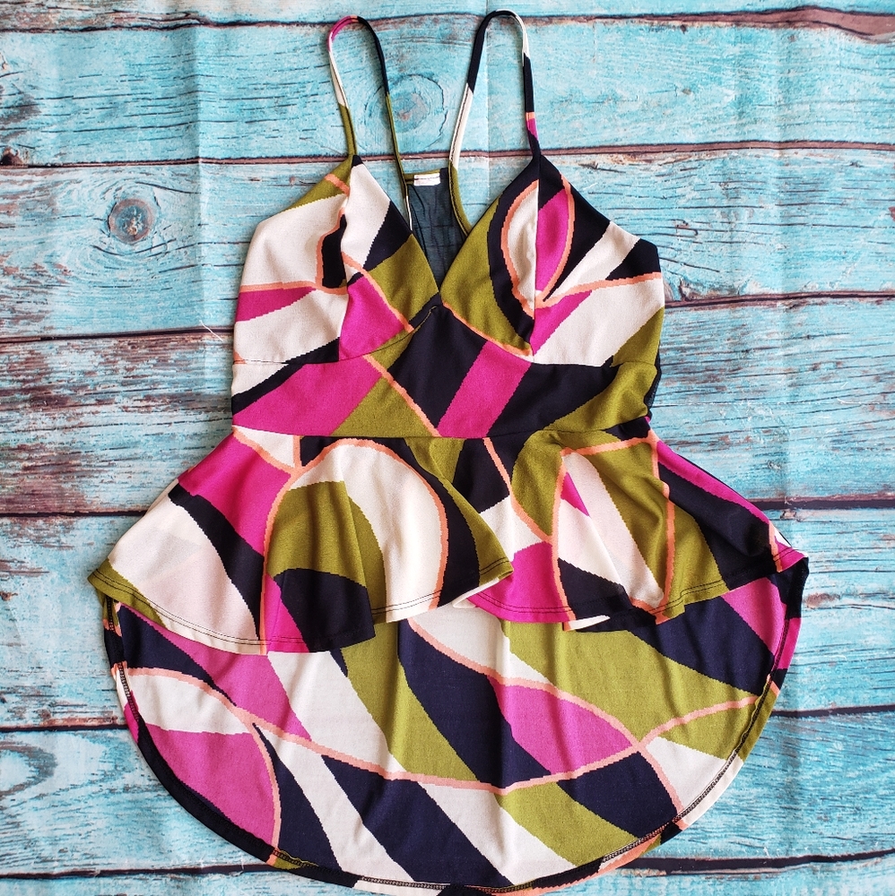 🌺 4/$20 Bright abstract print high low cami blouse top